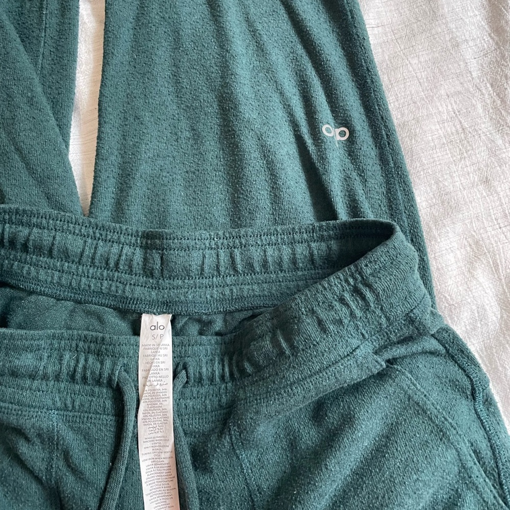 Alo sweats